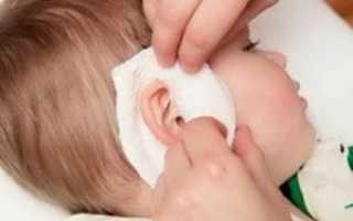 Что делать если у ребенка боль в ухе и температура?